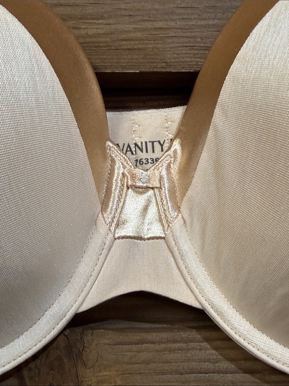 Vanity Fair Illumination Bra - Picture 3 of 11
